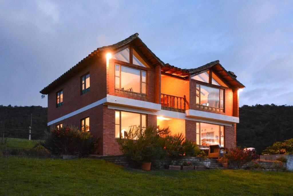 Finca El Uvito, Casa con hermosa vista al lago, Sesquilé (updated