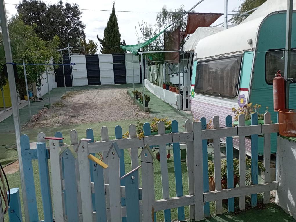 Imagen de la galería de Caravanas y habitaciones para relajarse, en Sax