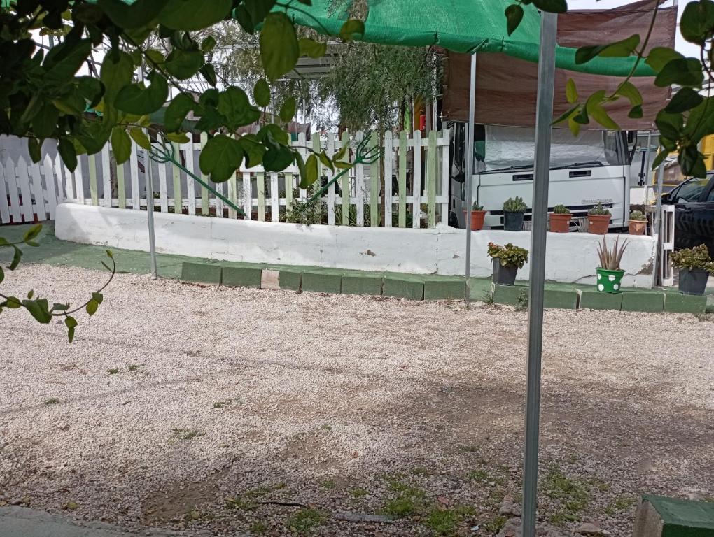 Imagen de la galería de Caravanas y habitaciones para relajarse, en Sax
