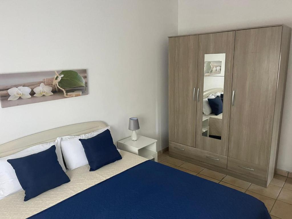 a bedroom with a blue bed and a cabinet at Apartamento Tabaiba in Tamaduste