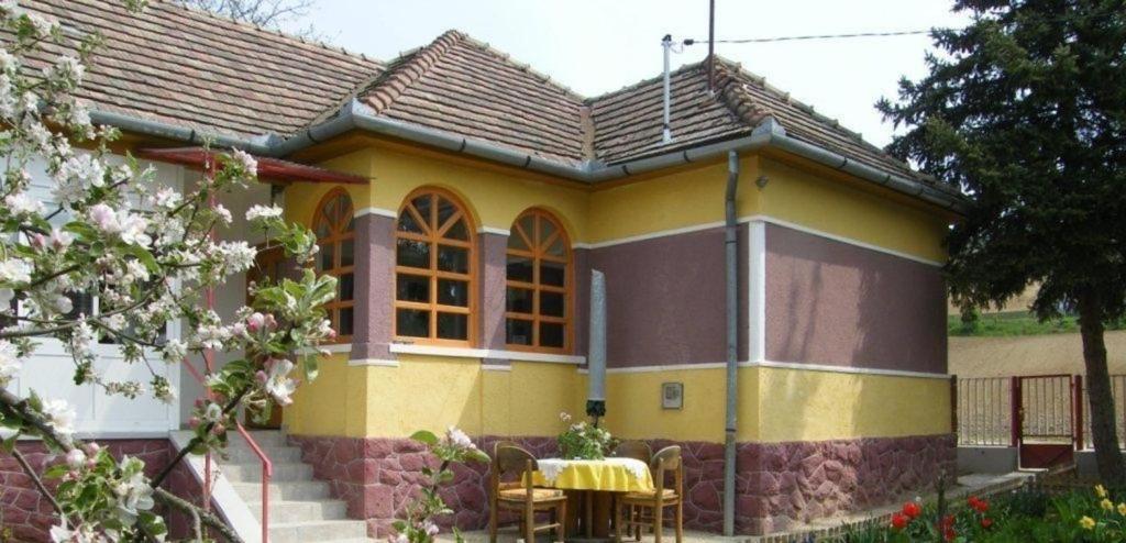 Fotografia z galérie ubytovania Ferienhaus in Döbrököz mit privatem Pool v destinácii Döbrököz