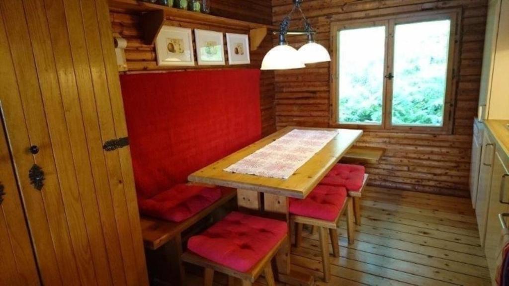 Fotografie z fotogalerie ubytování Ferienhaus direkt am See mit Garten und Parkplatz ve Frymburku