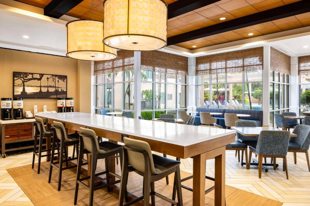 Restaurace v ubytování Hampton Inn & Suites San Juan