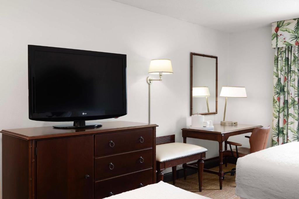 TV a/nebo společenská místnost v ubytování Hampton Inn & Suites San Juan