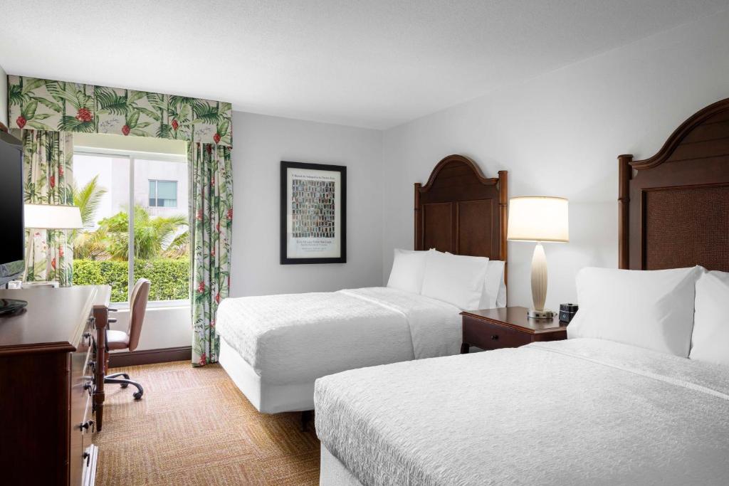 Postel nebo postele na pokoji v ubytování Hampton Inn & Suites San Juan