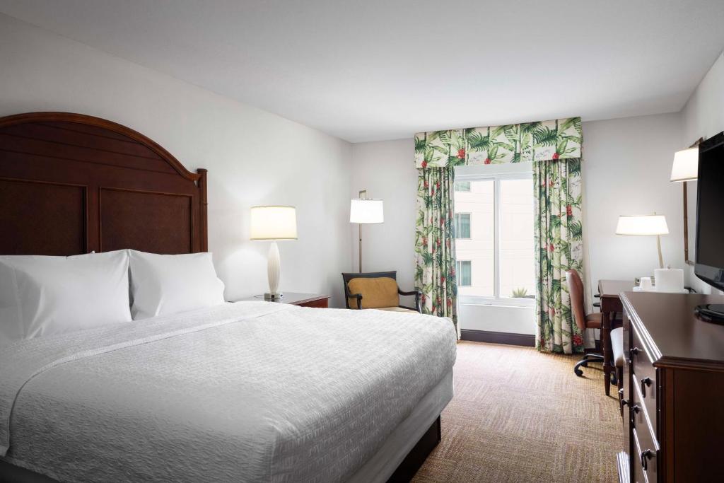 Postel nebo postele na pokoji v ubytování Hampton Inn & Suites San Juan