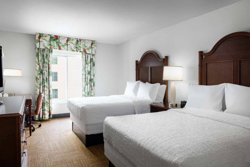 Postel nebo postele na pokoji v ubytování Hampton Inn & Suites San Juan
