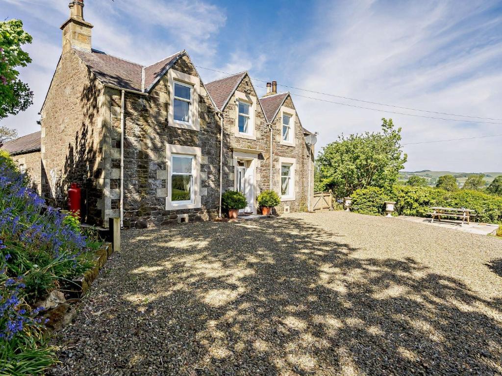 an old stone house with a gravel driveway at 3 Bed in Biggar 82924 in Biggar