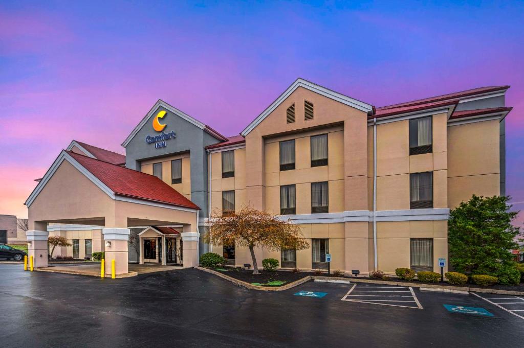a rendering of a hotel with a parking lot at Comfort Inn Airport Turfway Road in Florence