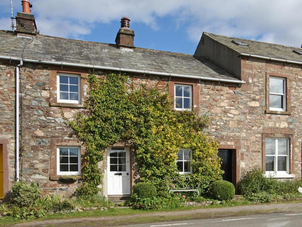 an old stone house with ivy growing on it at 2 Bed in Wasdale SZ580 in Santon Bridge