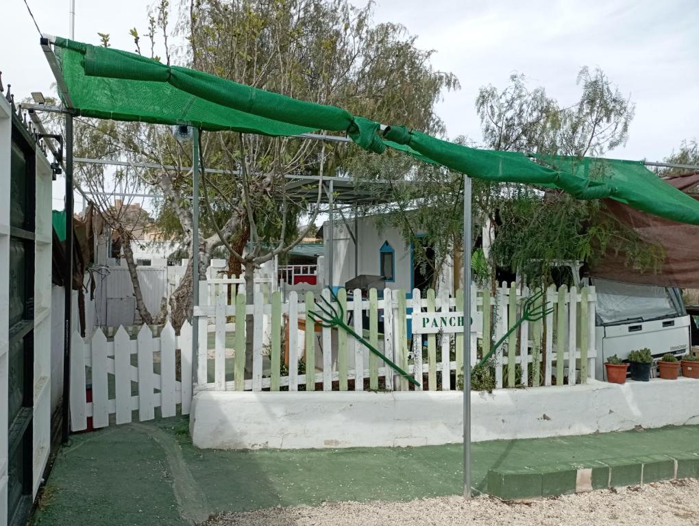 Imagen de la galería de Caravanas y habitaciones para relajarse, en Sax