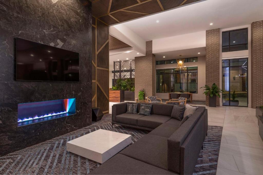 Embassy Suites By Hilton Asheville Downtown photo