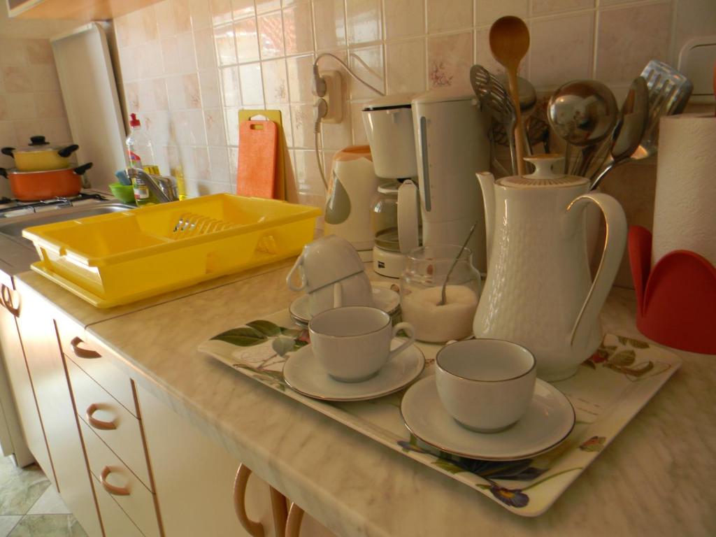 Zestaw do parzenia kawy i herbaty w obiekcie Apartments Gabriel