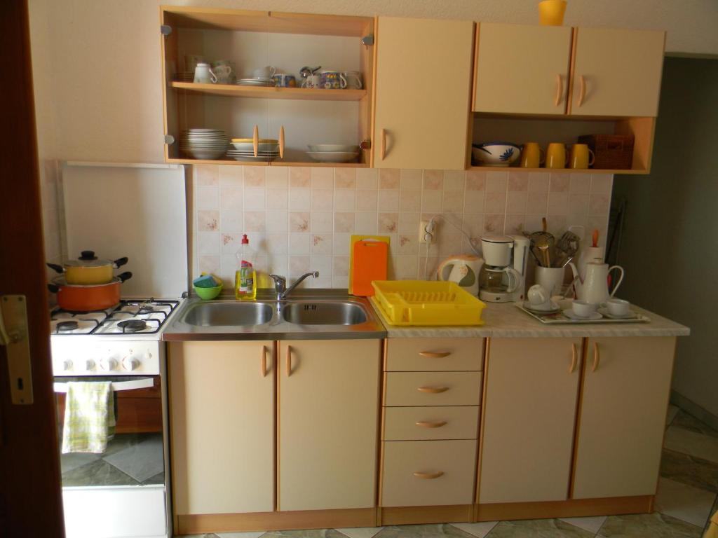 Kuchnia lub aneks kuchenny w obiekcie Apartments Gabriel