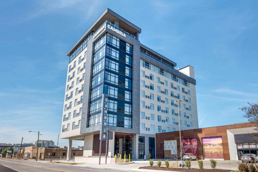 a tall building on a city street at Cambria Hotel Nashville Midtown in Nashville