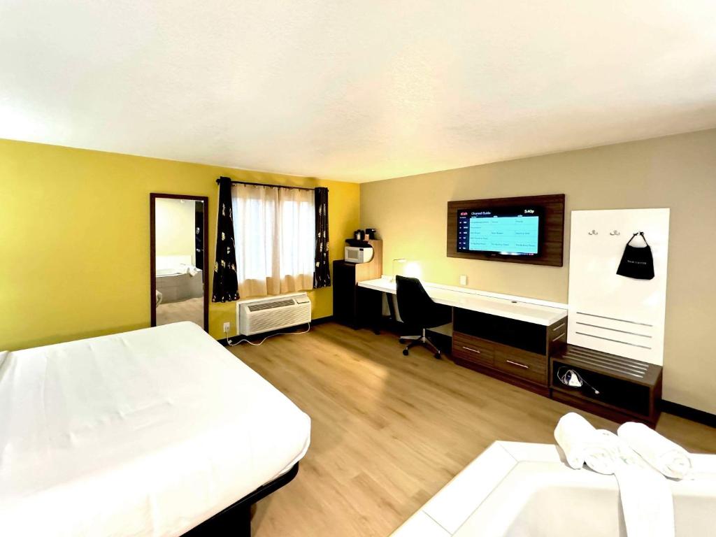 Quality Inn & Suites Willows photo