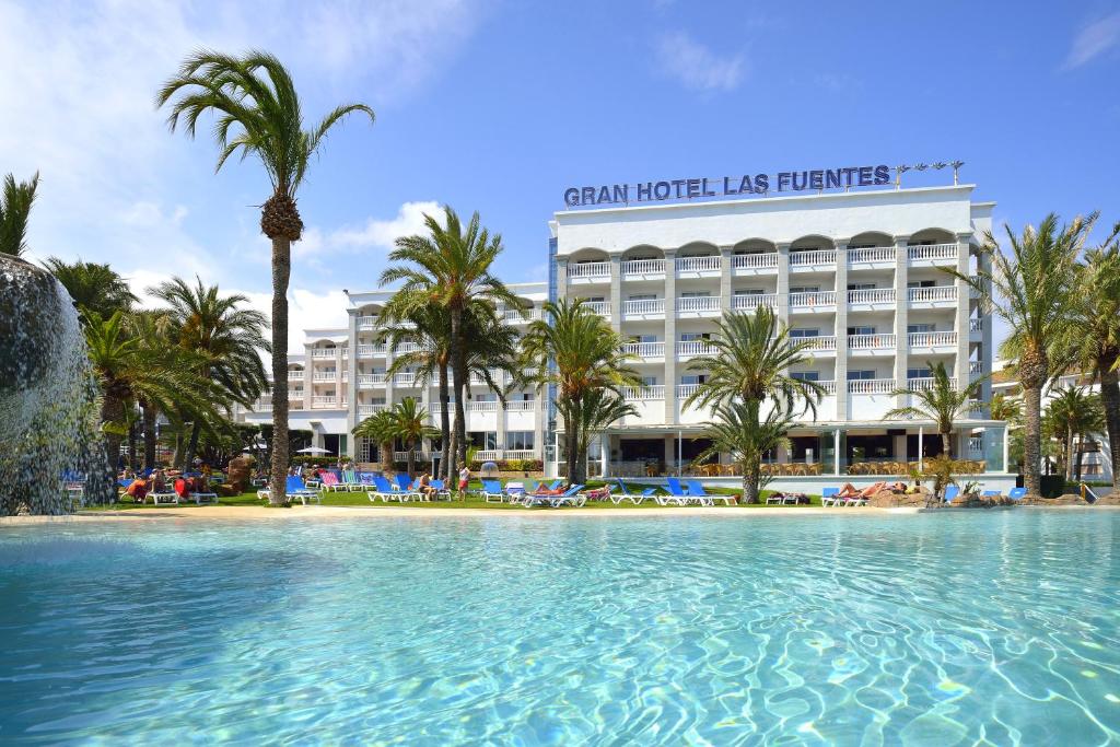 Bazén v ubytování Gran Hotel Las Fuentes nebo v jeho okolí