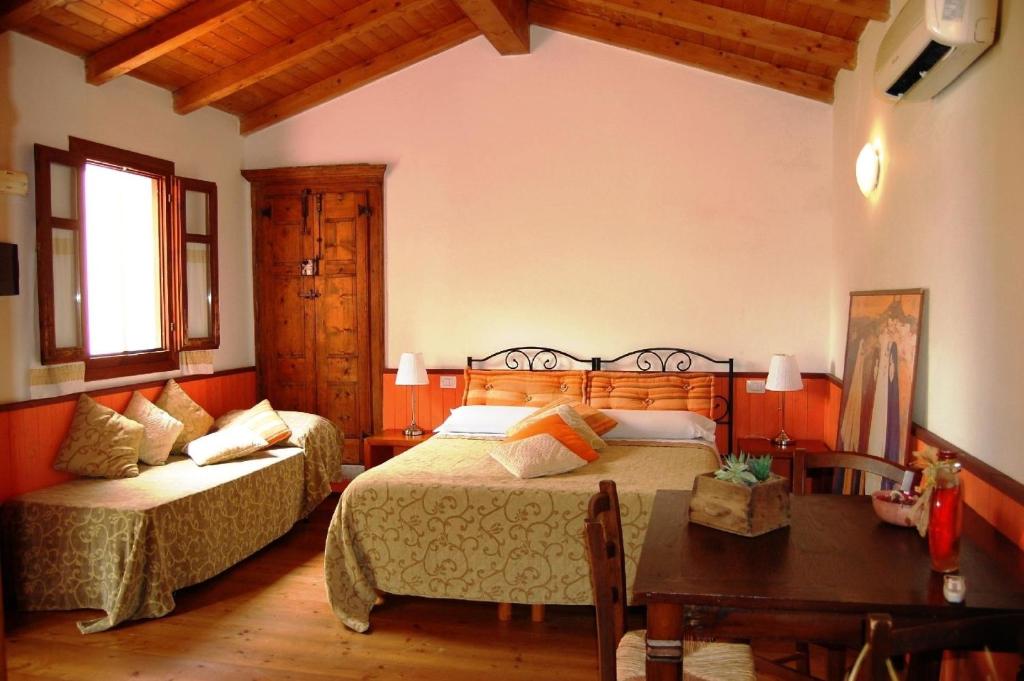 Tempat tidur dalam kamar di Gästezimmer für 2 Personen 1 Kind ca 30 qm in Loiri Porto San Paolo, Sardinien Gallura - b58190