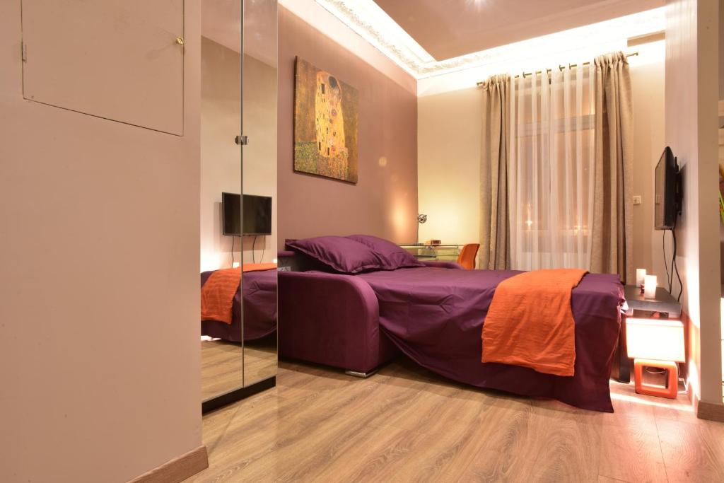 a bedroom with two beds and a glass wall at Loft Deluxe du Moulin Vert in Paris