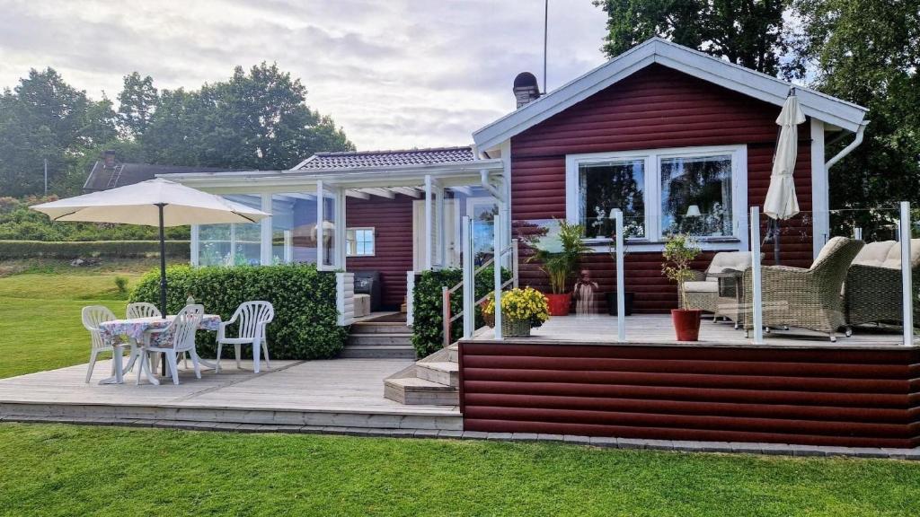 Ferienhaus am See Åsunden mit herrlicher Aussicht - Housity