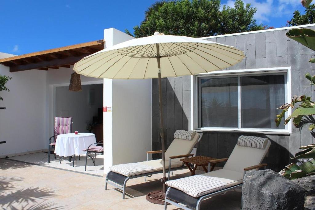 Fotografie z fotogalerie ubytování Nettes Ferienhaus in Las Breñas mit Grill, Terrasse und Garten und Meerblick v destinaci Las Breñas