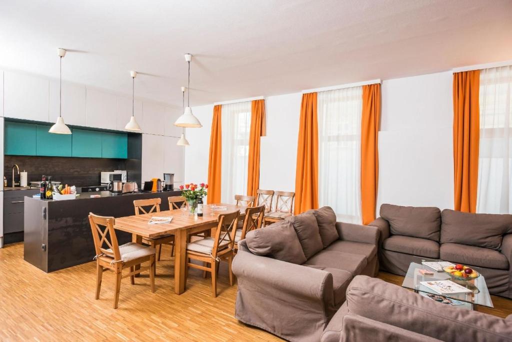 Setusvæði á Komfortable Ferienwohnung für bis zu acht Personen im Erdgeschoss mit eigenem Garten