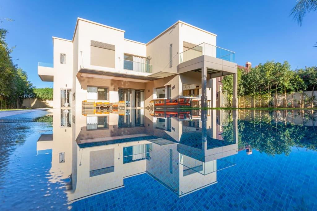 Swimming pool sa o malapit sa 5-Suite Villa with Private Pool