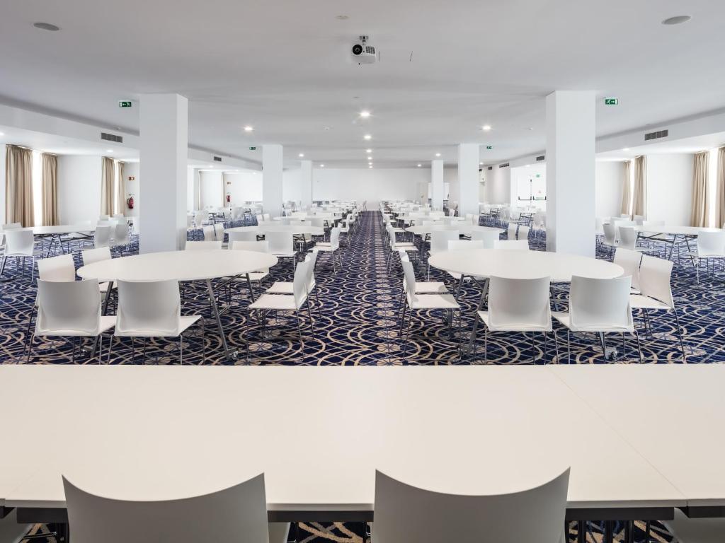 Een restaurant of ander eetgelegenheid bij MH Peniche