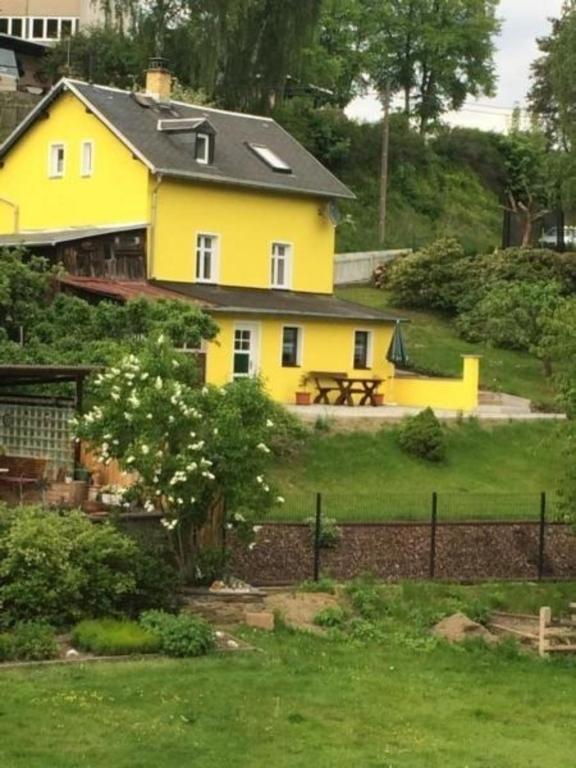 Zahrada ubytování Ferienhaus in Bad Elster mit Kleinem Kamin