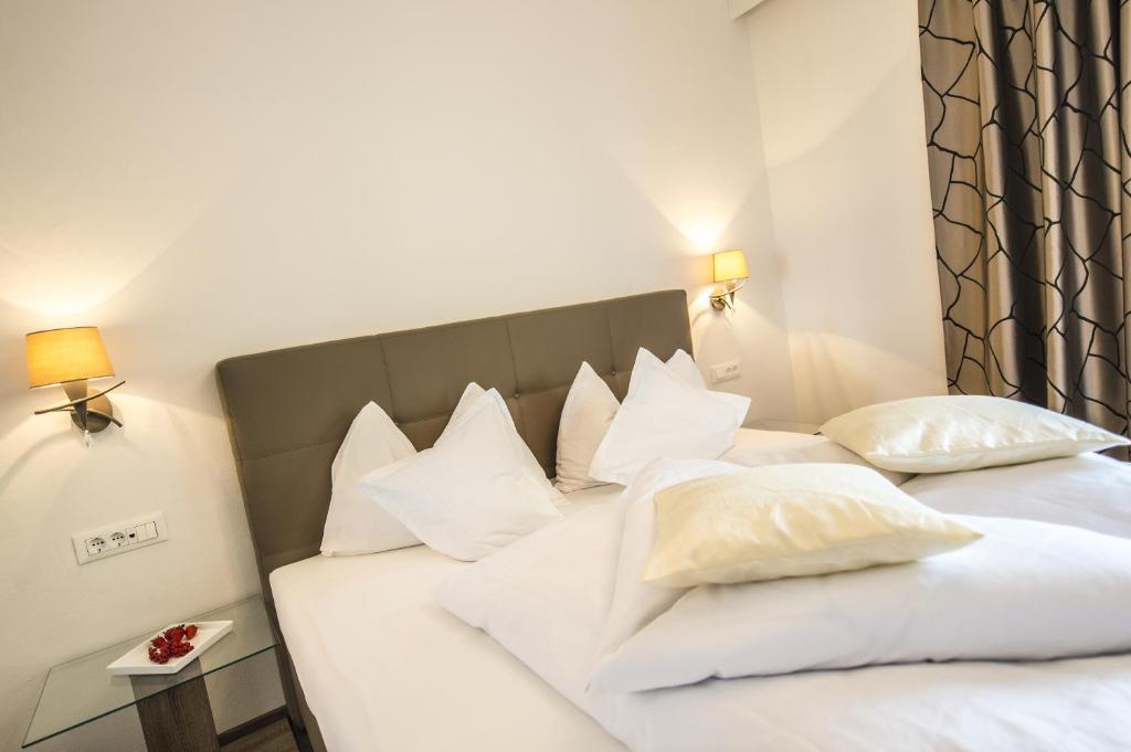 Postel nebo postele na pokoji v ubytování Hotel Pension Verdorfer