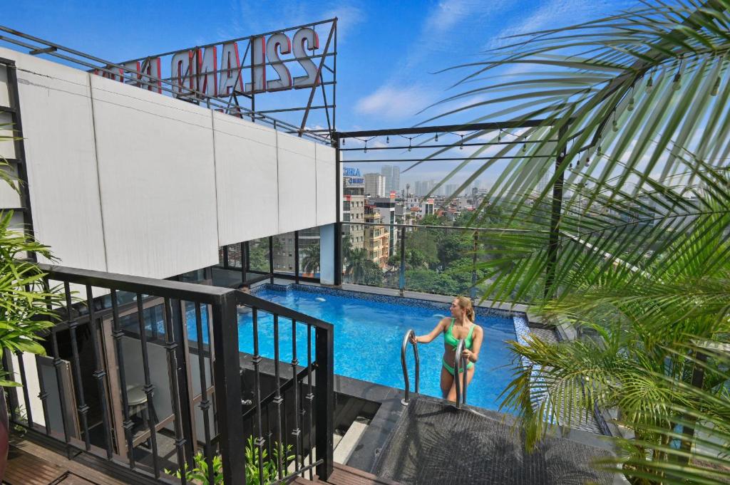 Bazén v ubytování 22Land Residence Hotel & Spa Hanoi nebo v jeho okolí