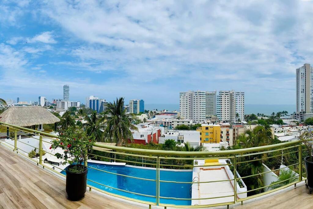 Bazén v ubytování Moderna casa de 3 dormitorios con cama King size y vistas al horizonte de la piscina nebo v jeho okolí