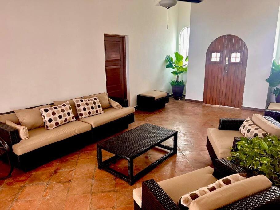 Posezení v ubytování Moderna casa de 3 dormitorios con cama King size y vistas al horizonte de la piscina