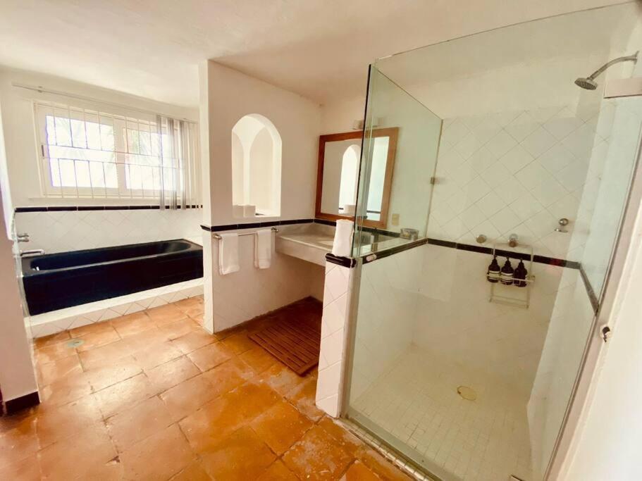 Koupelna v ubytování Moderna casa de 3 dormitorios con cama King size y vistas al horizonte de la piscina