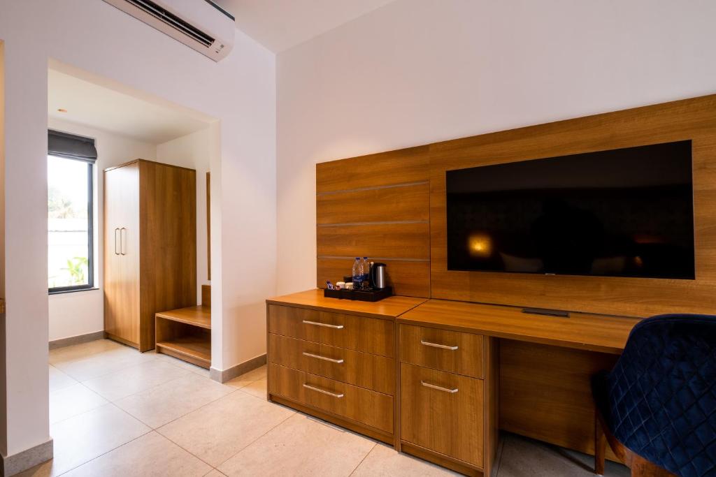 TV a/nebo společenská místnost v ubytování Chalston Beach Resort
