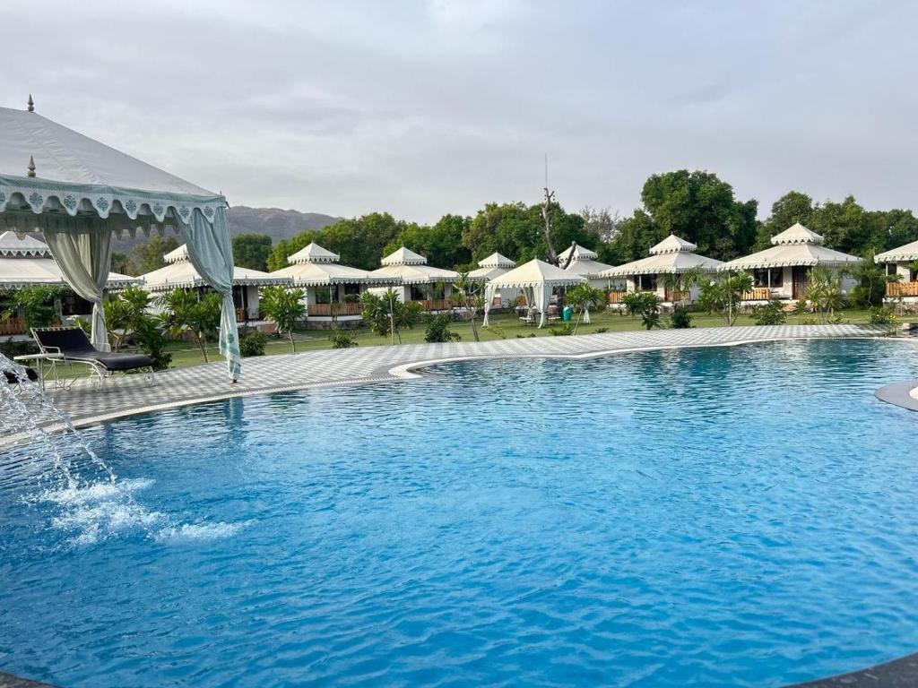 Bazén v ubytování Ananda Resort nebo v jeho okolí