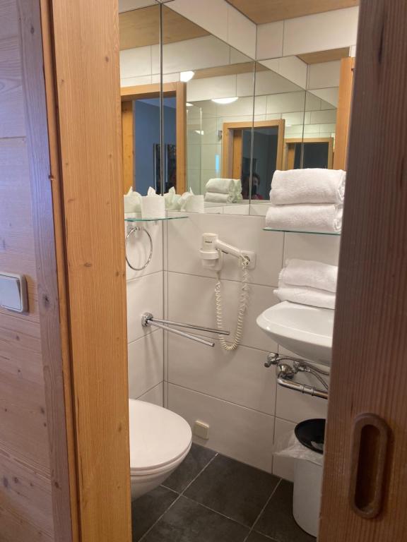 Koupelna v ubytování Hotel Edelweiss Kitzbühel