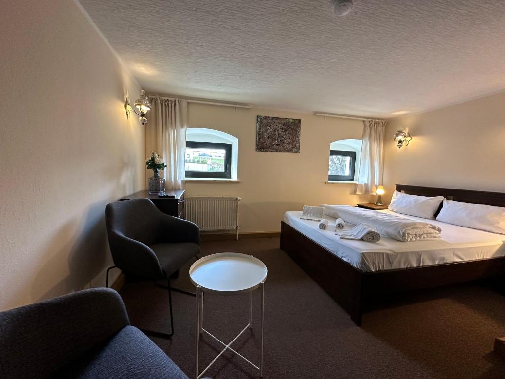 Amara.Festsaal.Gasthaus.Pension - Double Room With Private Bathroom