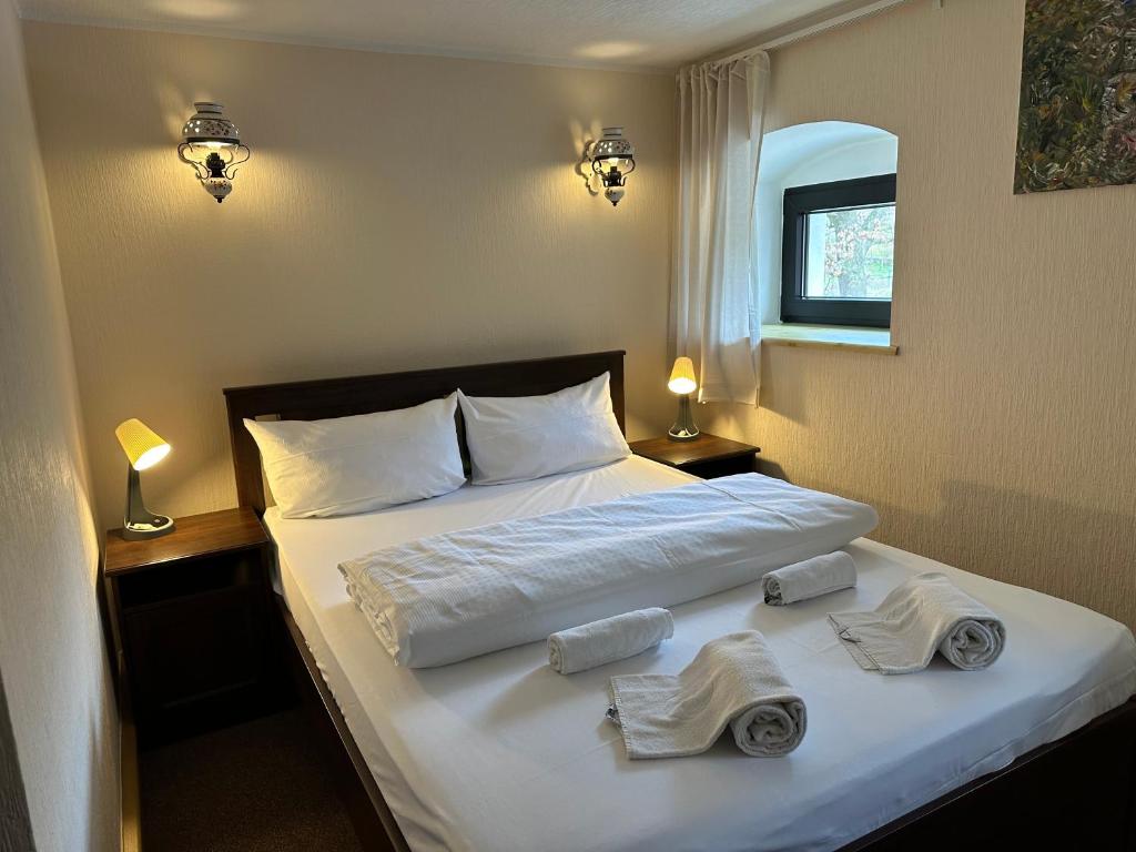 Amara.Festsaal.Gasthaus.Pension - Twin Room With Private Bathroom