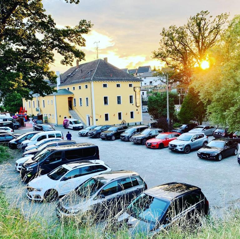a group of cars parked in a parking lot at Amara.Festsaal.Gasthaus.Pension in Mohorn