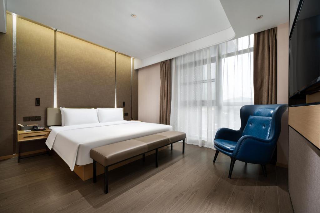 Postel nebo postele na pokoji v ubytování Atour S Hotel Shenzhen Longgang Zhonghaixing