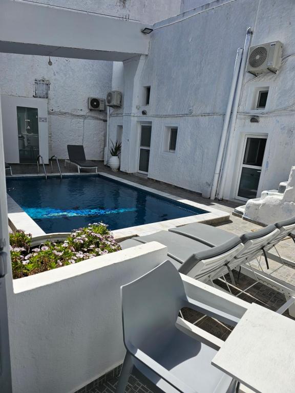 Der Swimmingpool an oder in der Nähe von Hotel Leta