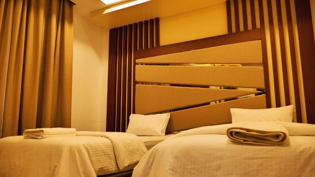 Postel nebo postele na pokoji v ubytování Palms Residence Inn دار النخيل