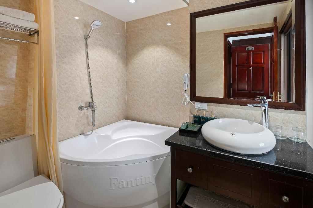 Koupelna v ubytování 22Land Residence Hotel & Spa Hanoi