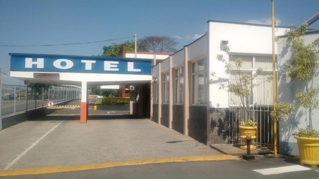  Hotel Lago Azul