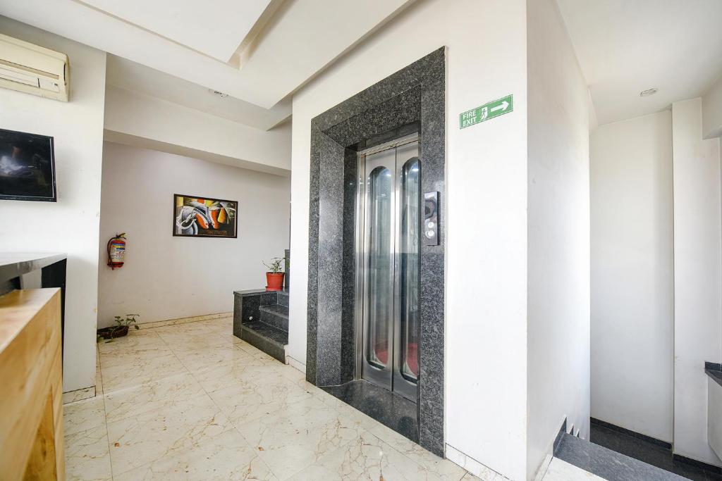 TV a/nebo společenská místnost v ubytování FabHotel Gazelle Inn I