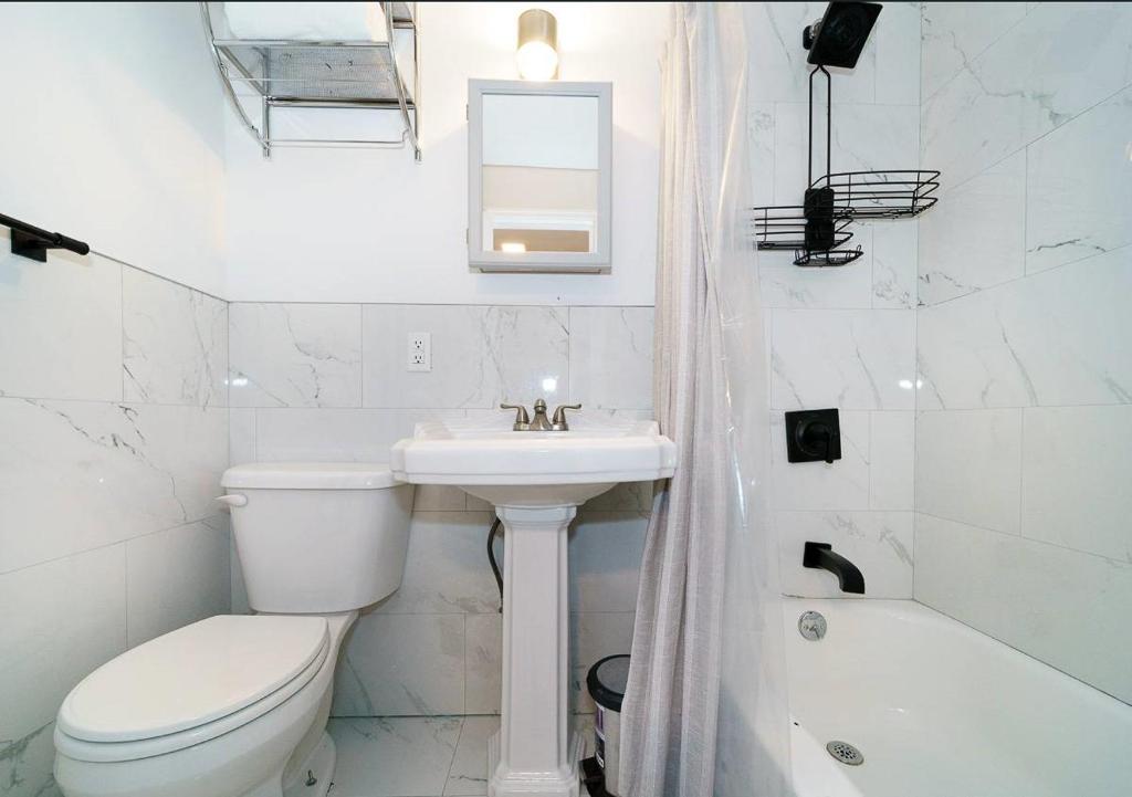 رزرو هتل و هاستل، Comfy Studio در UES! ایده آل برای 2!, 09197245267