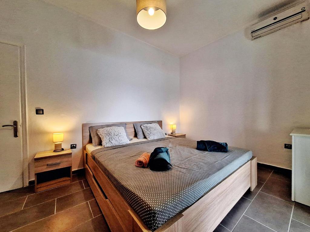 Postel nebo postele na pokoji v ubytování LeMaMi Seafront Bungalows