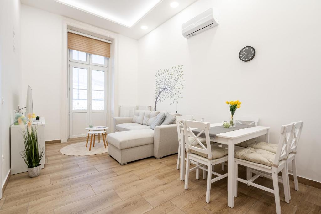 Gallery image of Andrassy Essence Apartment in Budapest