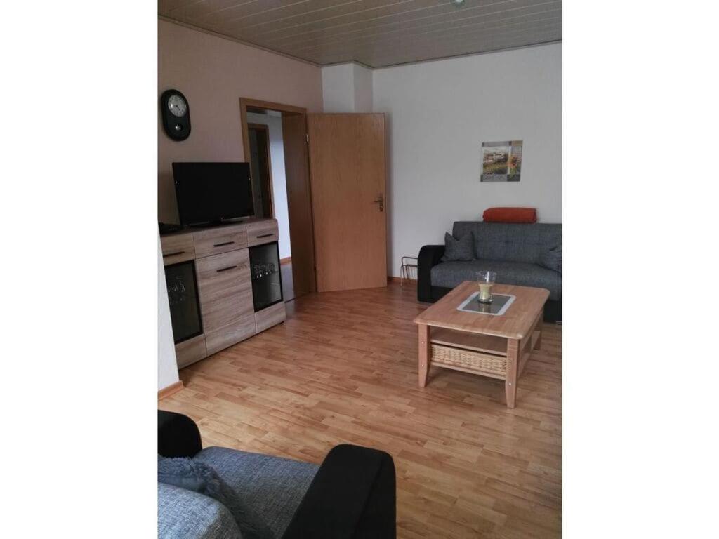 TV a/nebo společenská místnost v ubytování Holiday apartment Hochgrebe "Heidi"